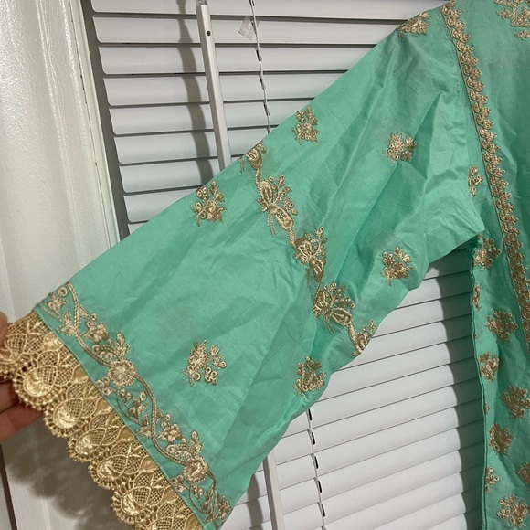 Two piece Pakistani suit - Picture 2 of 4